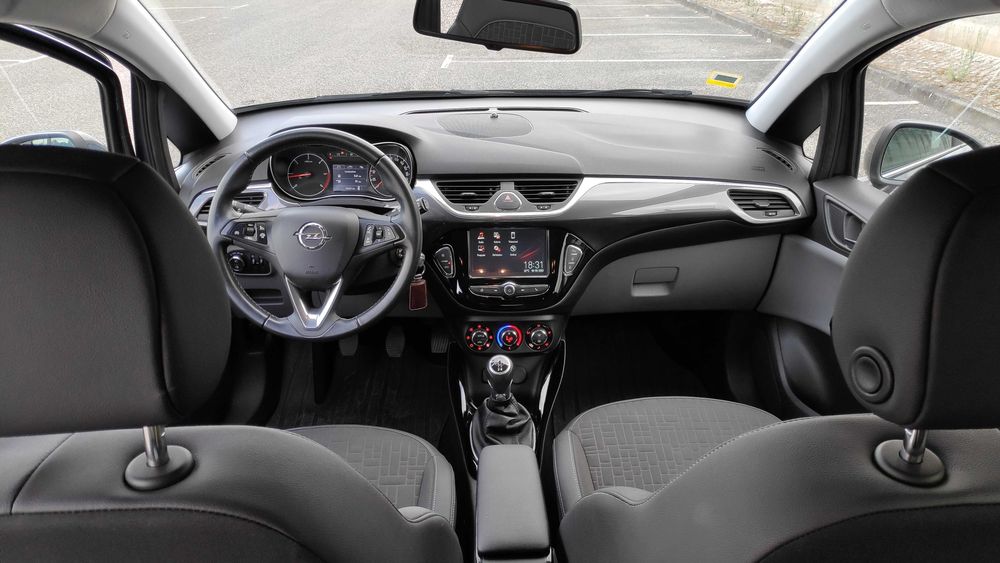 Opel Corsa 2017 95cv Innovation ; jantes 17" ; Semi-Pele ; Android Auto / Apple Carplay ; AC Automático ; Xenon & LED
