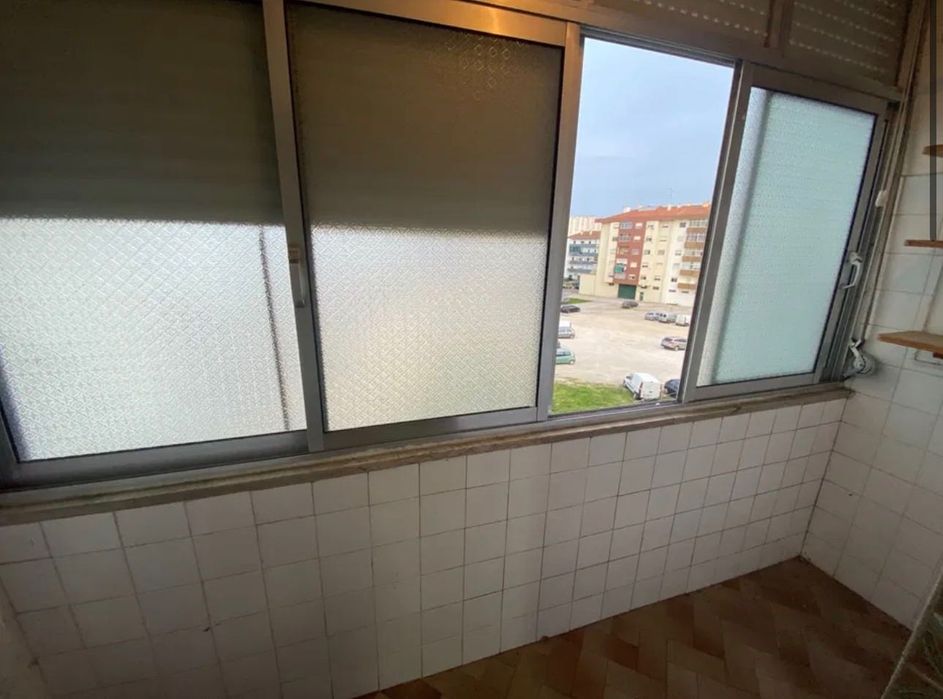 Quarto no centro do Carregado ao lado do pingo doce