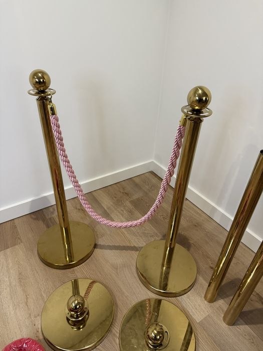 Poste de separacao com 2 jogos de corda