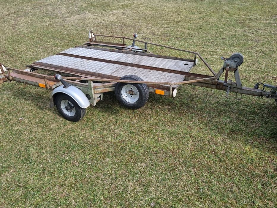 Pozostałości przyczepki platformy