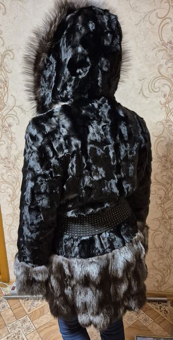 Шуба з натурального хутра (з чорнобурки та песця) з поясом. Розмір М