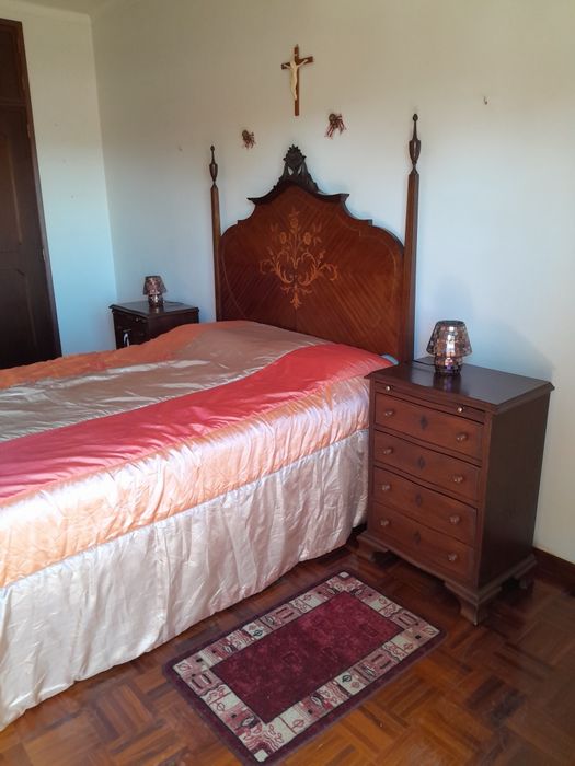 Cama casal e mesinhas madeira maciça