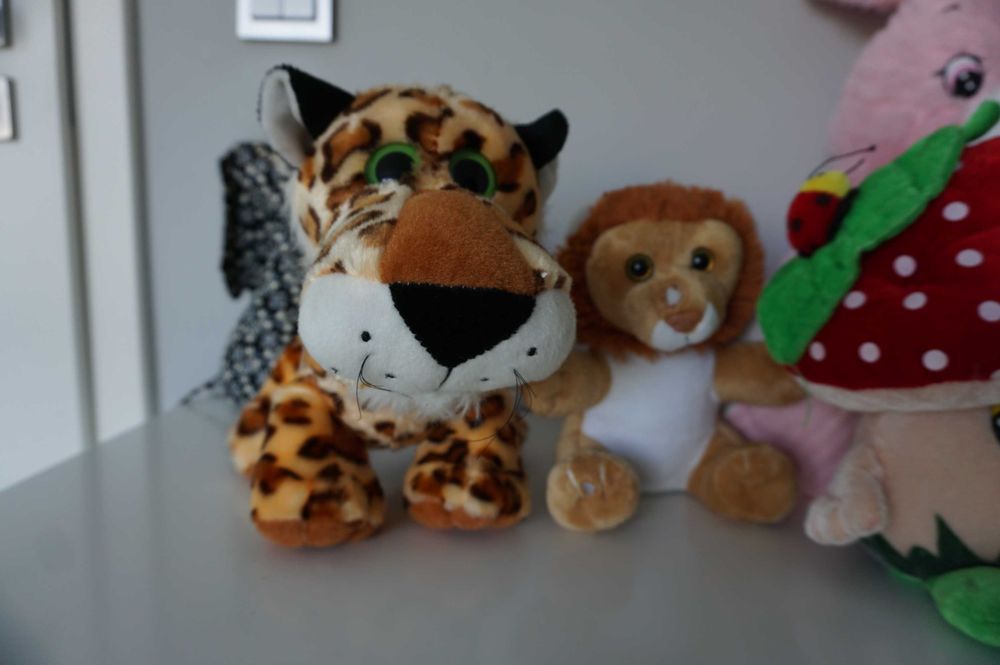 7 szt. zestaw dużych maskotek~ królik, strażak, zygzak McQueen