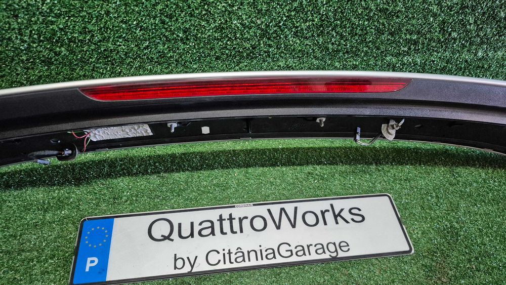 Aileron Audi Q5 8R original com 3º stop 8R0827933A - pintura nova - em excelente estado
