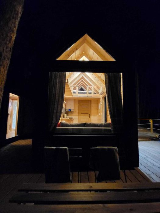 Jezioro Nyskie. Domki na drzewach Skorochów-Nysa