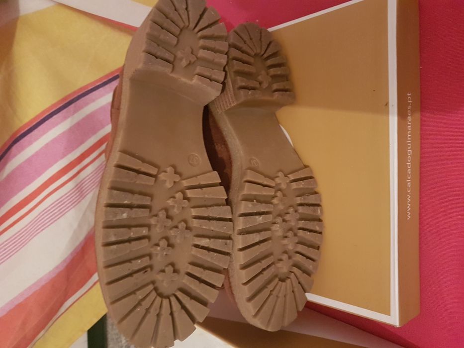 Botas castanhas(calçado Guimarães)