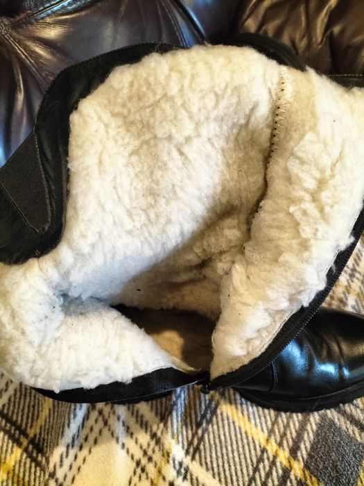 Шкіряні черевики.