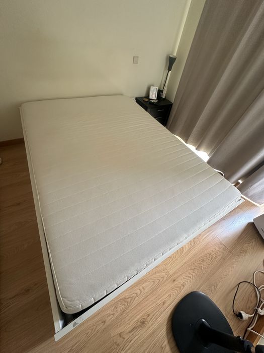 Cama com gavetas