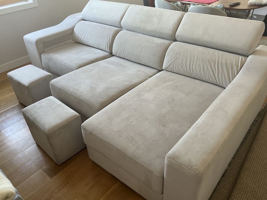 Sofá com chaise long