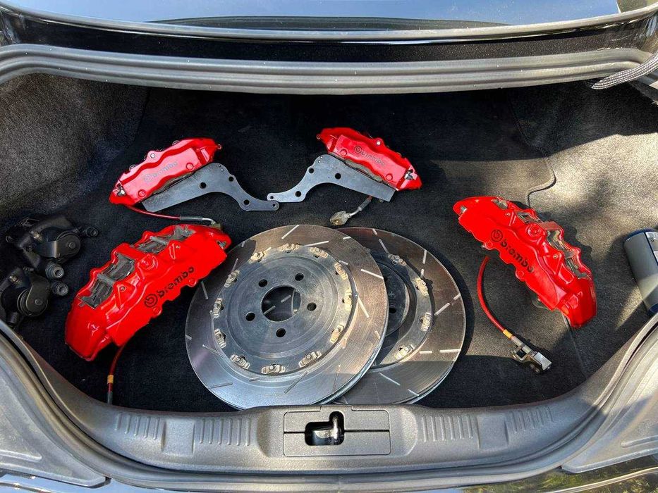 Гальмівна система: 8-4 поршнів, Brembo 20.7675.02, Brembo 20.7673.03