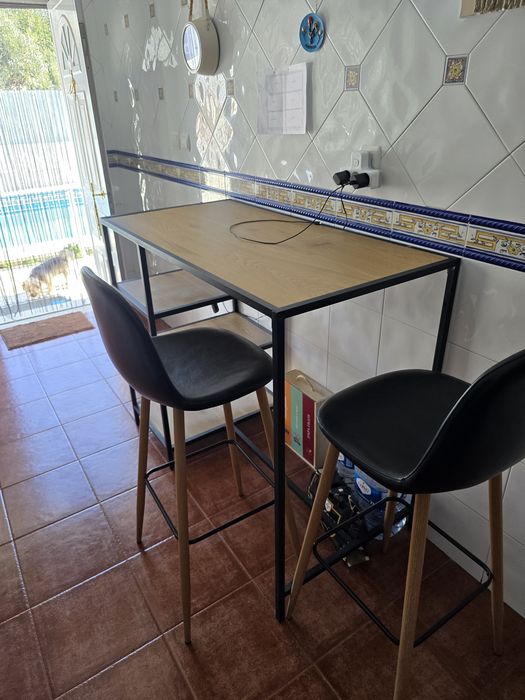 Bar de cozinha com 2 caldeiras almofadadas