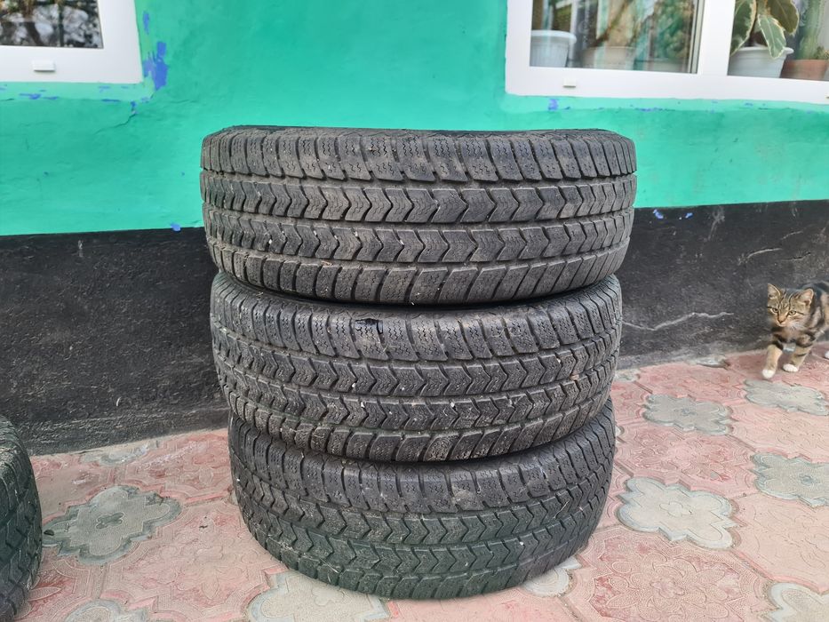 Продам резину 205 65 16с зима