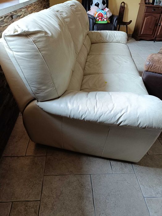 Sofá Branco em pele da marca Chateau D'ax