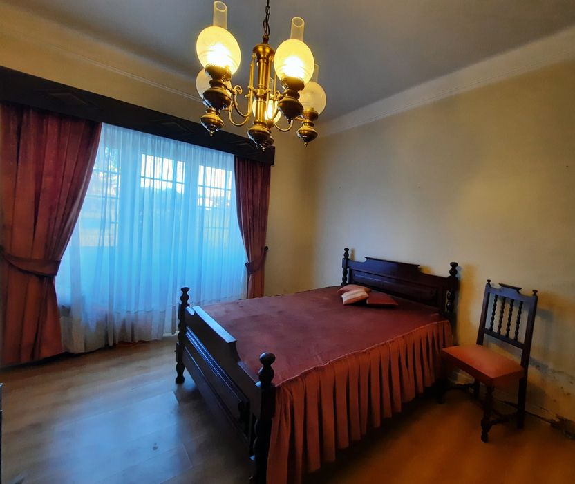 Vende-se cama e cadeira