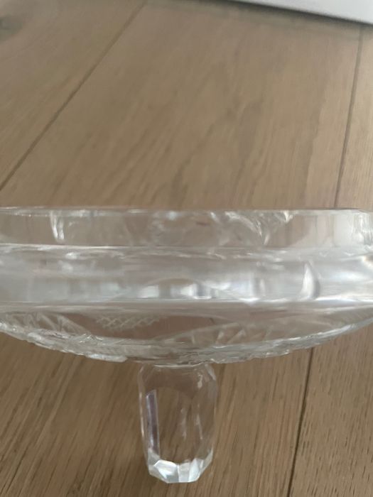 Kryształowe naczynie z pokrywką