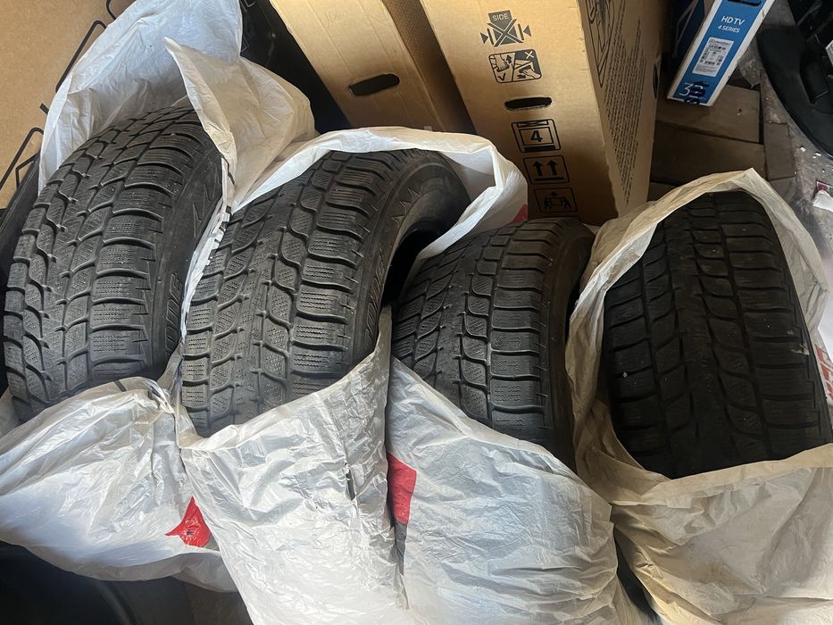 Шини зимові БВ Bridgestone  235/60/17