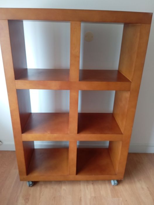 Móvel de cubos castanho