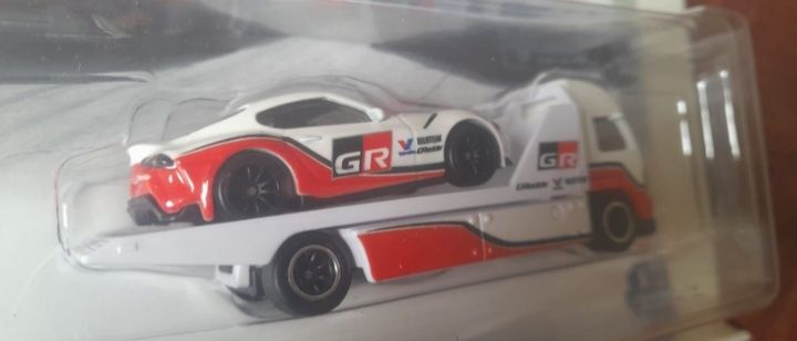 Team transporter 21 toyota GR Supra Hot Wheels