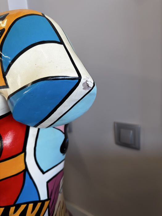 Escultura pop art pintada à mão