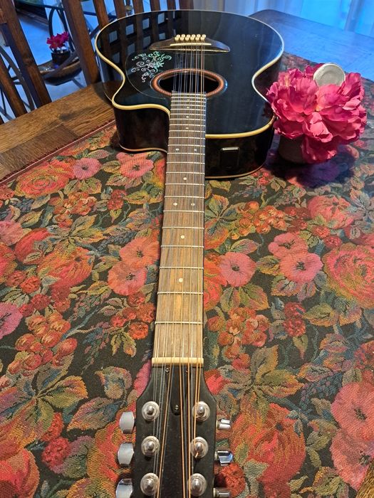 Gitara 12 strunowa  Yamaha.