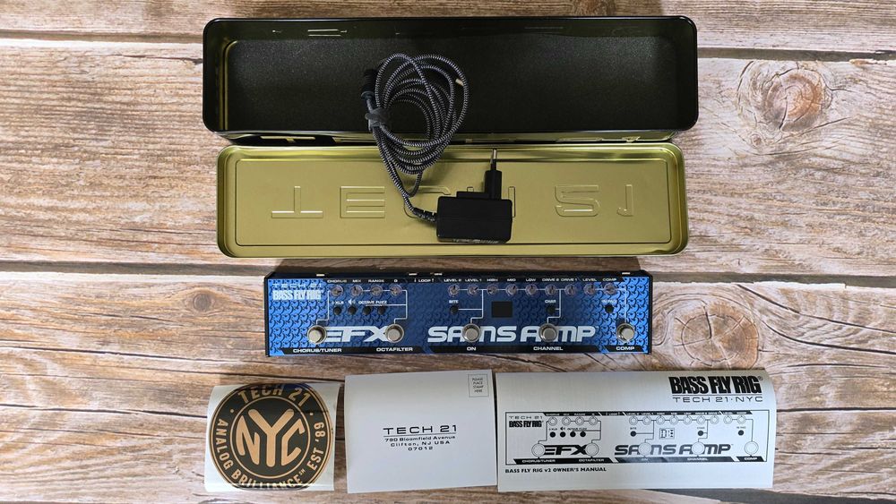 Tech 21 Sansamp Bass Fly Rig preamp drive chorus comp tuner multi FX