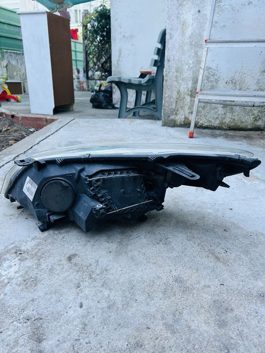 Farol Dianteiro Direito Renault Megane 3