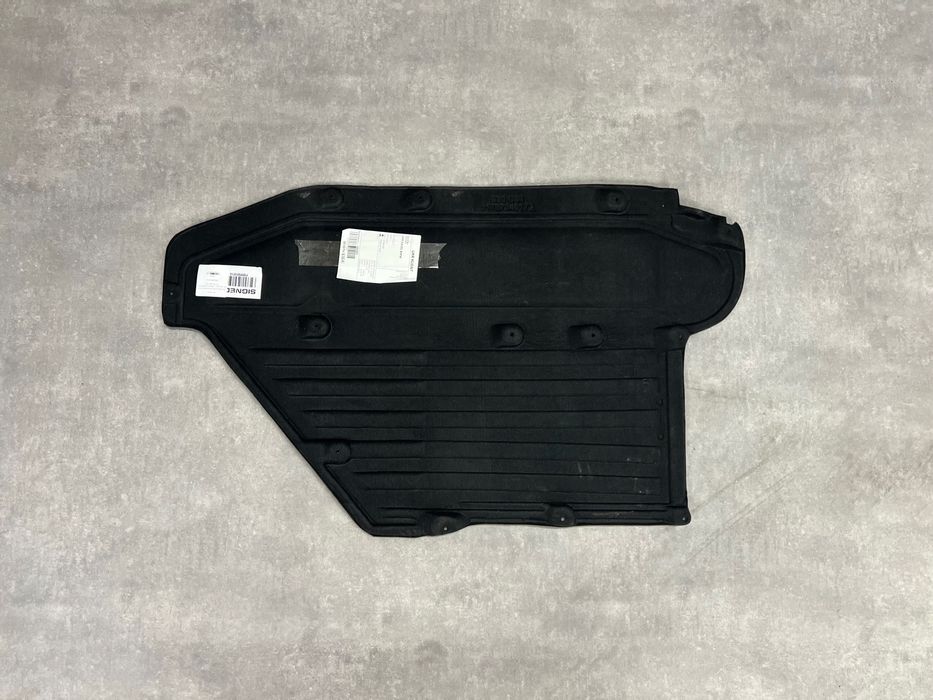 Центральний захисний щиток під днищем BMW 5 ( G30 / G31 ) 51757340172