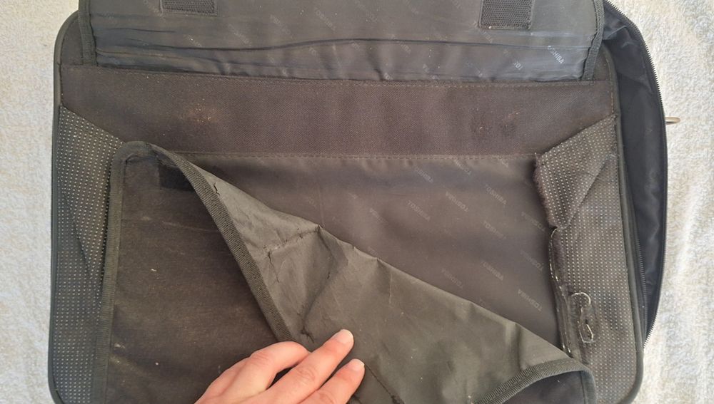 PC Portátil Toshiba A300-276 para peças + mala de transporte