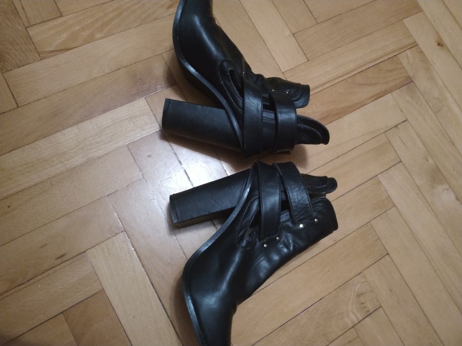 Buty krótkie czarne 37 Atmosphere