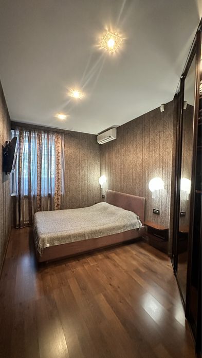 Продаж 2 кімн кв, центр, парк