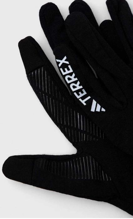 Перчатки Adidas Terrex.