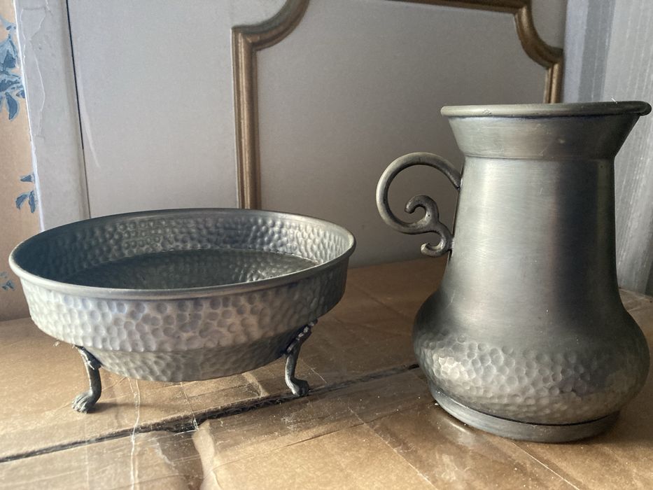 Jarra e prato em ferro martelado