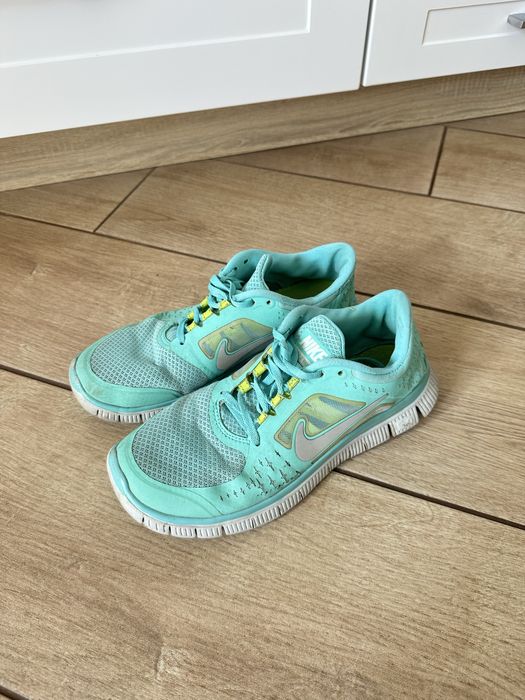 Кросівки жіночі nike