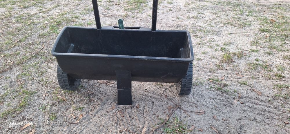 Siewnik do nawozu / trawy