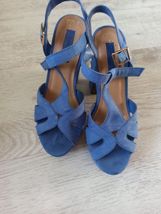 Sandały na słupku roz 36 Atmosphere