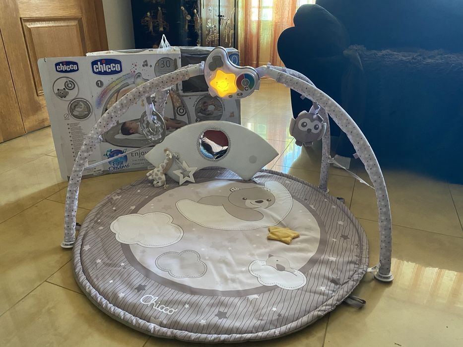 Tapete de Atividades Chicco com Brinquedos