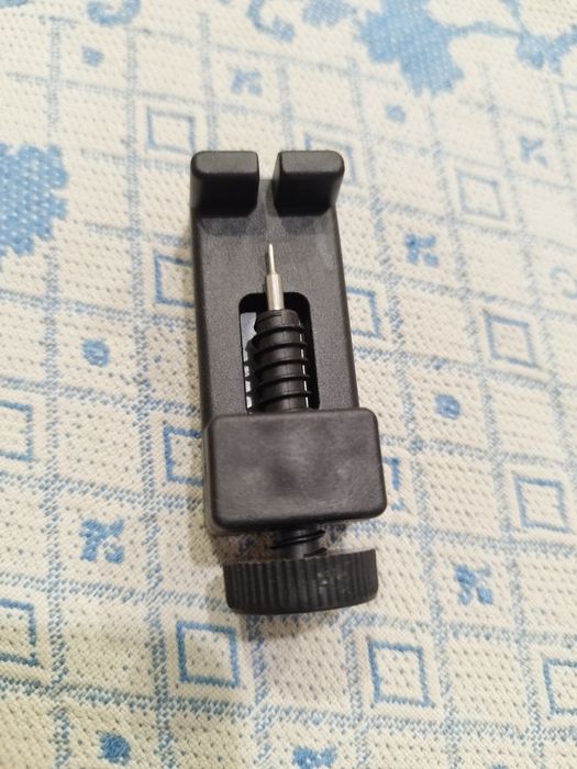 Устройство для снятия звеньев браслета часов