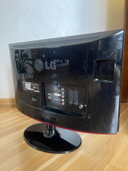 Хороший телевізор / монітор LG Flatron M227WDP