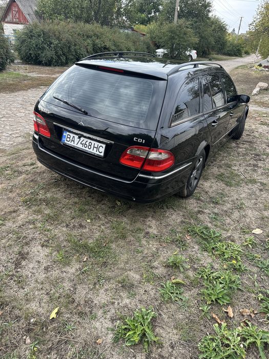 Продам автомобіль Мерседес 211