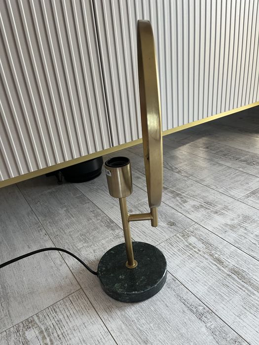 Lampka nocna, salonowa, kamienna podstawa.