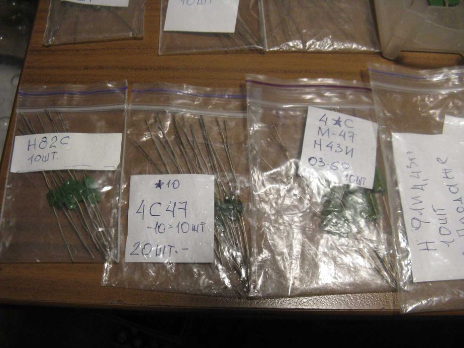 КМ Конденсаторы новые с выводами