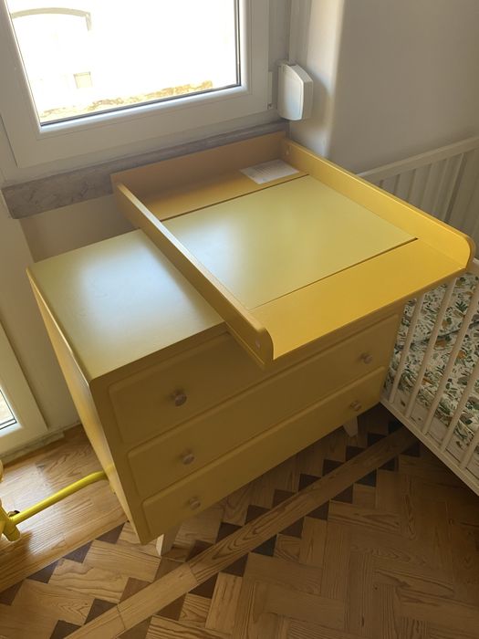 Comoda trocador criança amarelo