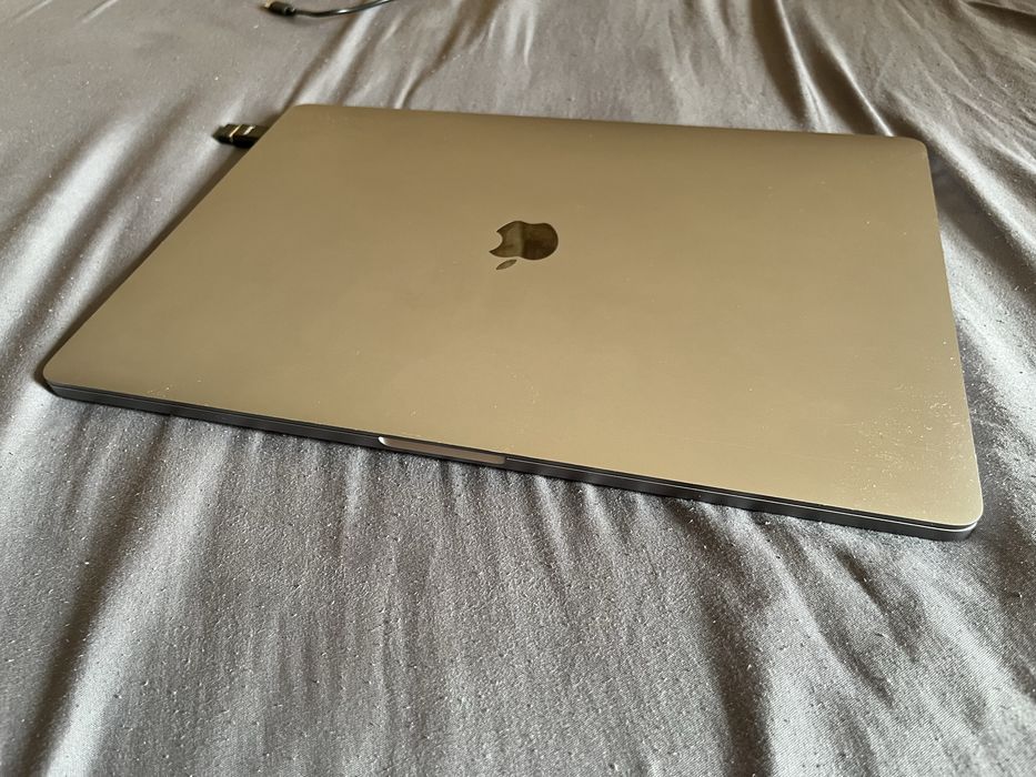 MacBook pro i9 16” 2019 64/512
