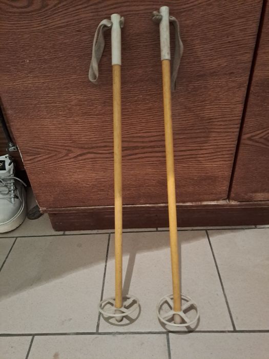 Продам палки лыжные детские