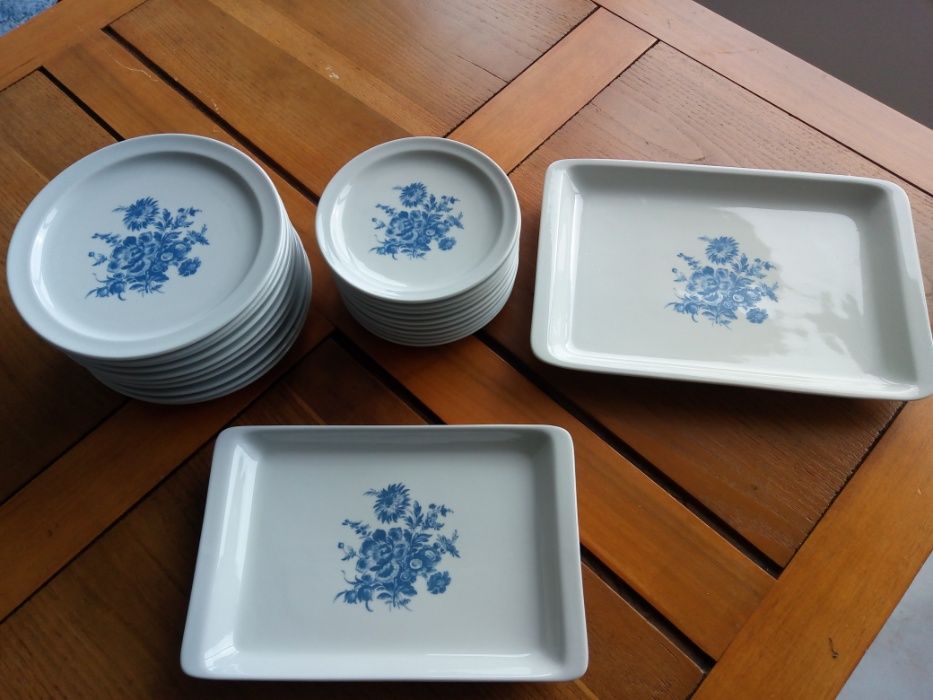 serviço de porcelana  de 25 peças.