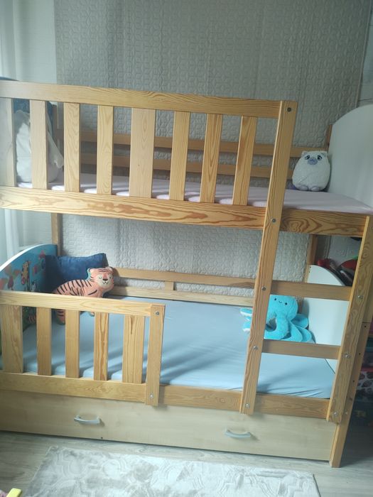 Łóżko piętrowe sosnowe