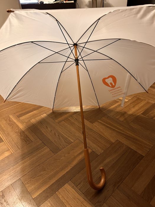 Nowa, duża, biała parasolka
