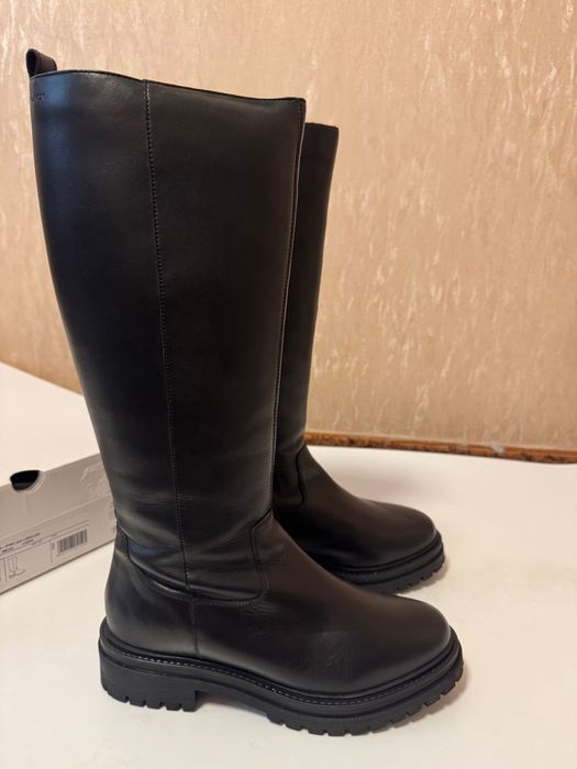 Жіночі зимові сапоги Geox