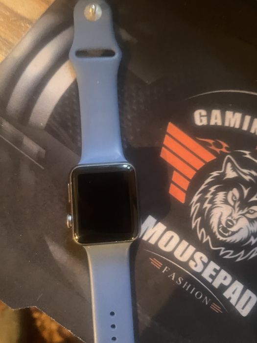 Продам часы Apple в хорошем состоянии