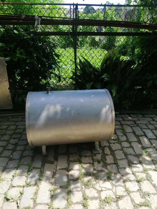 Vendo este reservatório de agua